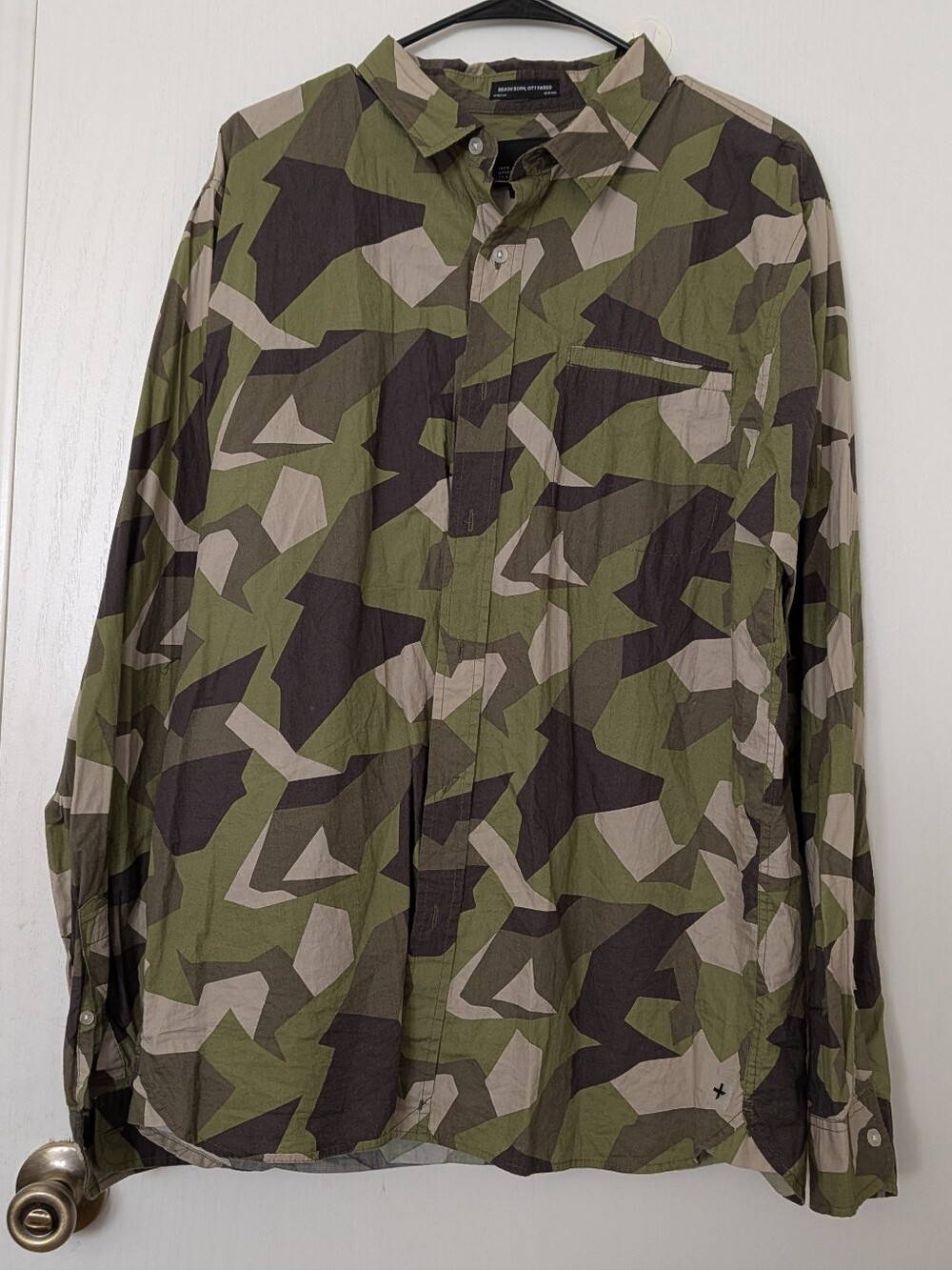 Tavik Modern Beach Culture Men's XL Long Sleeve Camoflauge Button Down